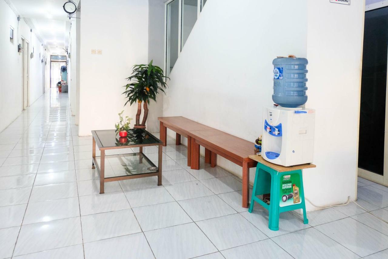 Hotel RedDoorz near Ahmad Yani Airport 3 Semarang Zewnętrze zdjęcie