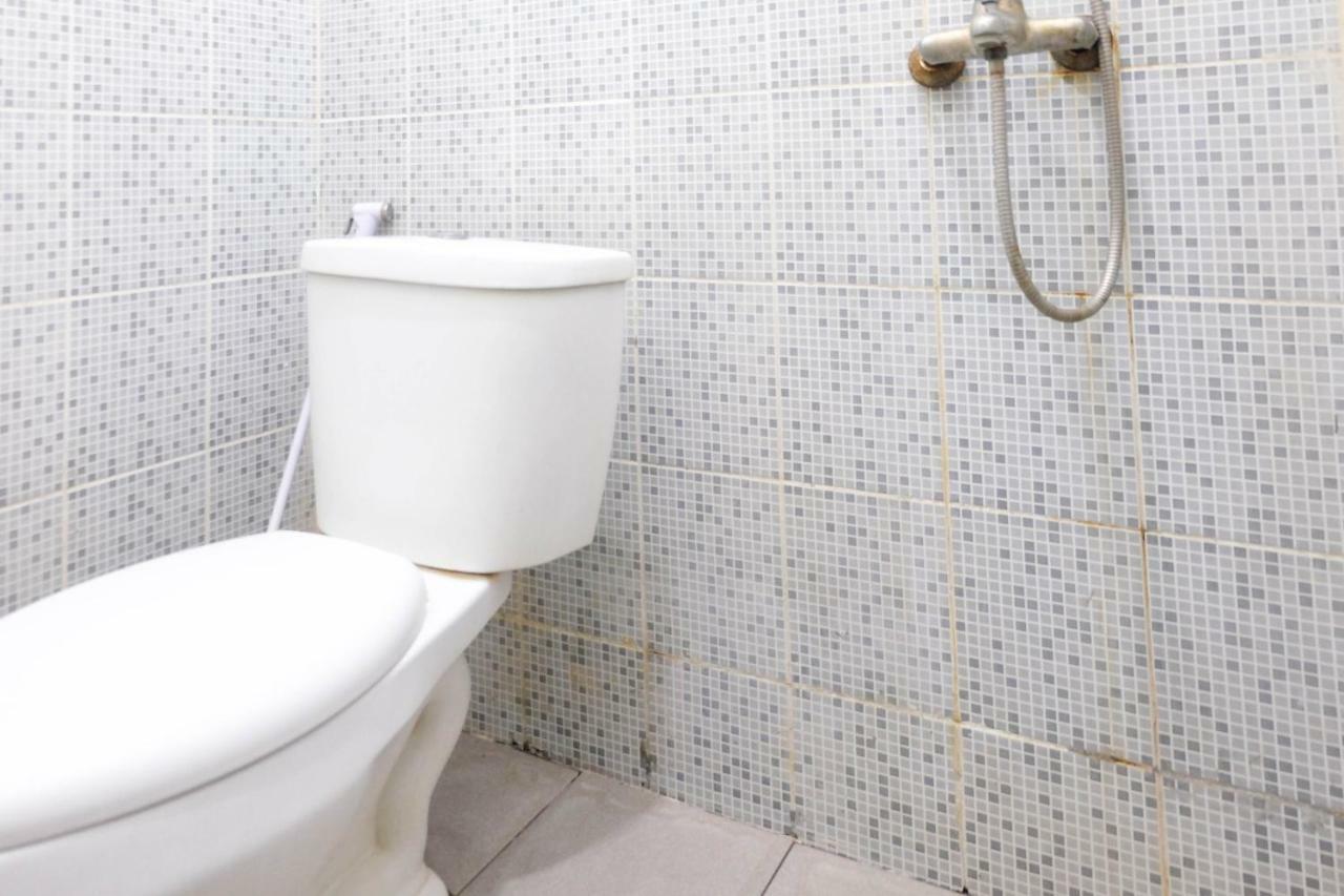 Hotel RedDoorz near Ahmad Yani Airport 3 Semarang Zewnętrze zdjęcie