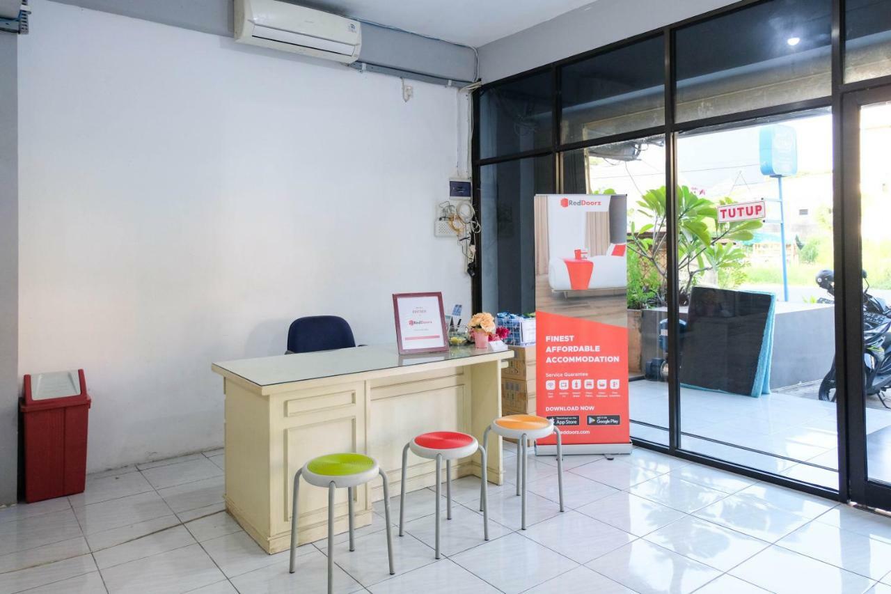 Hotel RedDoorz near Ahmad Yani Airport 3 Semarang Zewnętrze zdjęcie